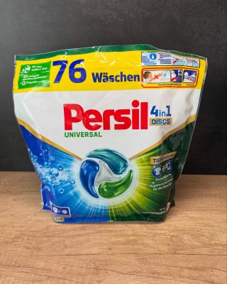 Kapsle Persil Universal – když chceš mít prádlo čistý bez přemýšlení. Hodíš do bubnu, zavřeš a jedeš. Fleky mizí, vůně...